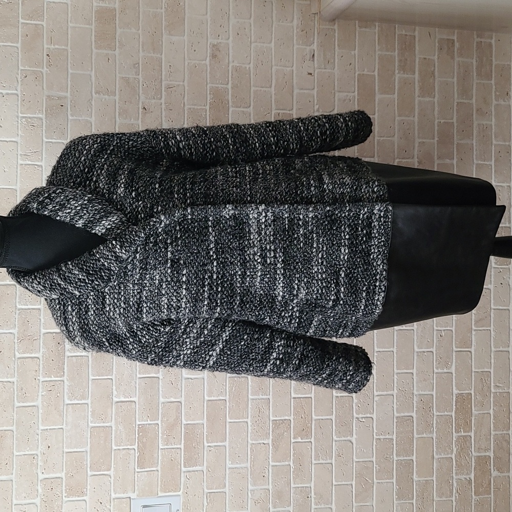 Danier Women's Black Wool Blend and Leather Coat (Sz M)